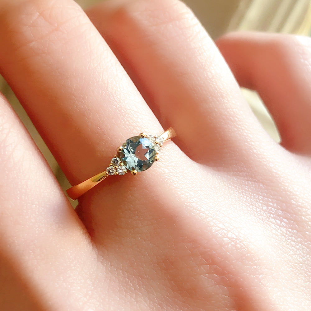 Brilliant Aquamarine and diamond ring