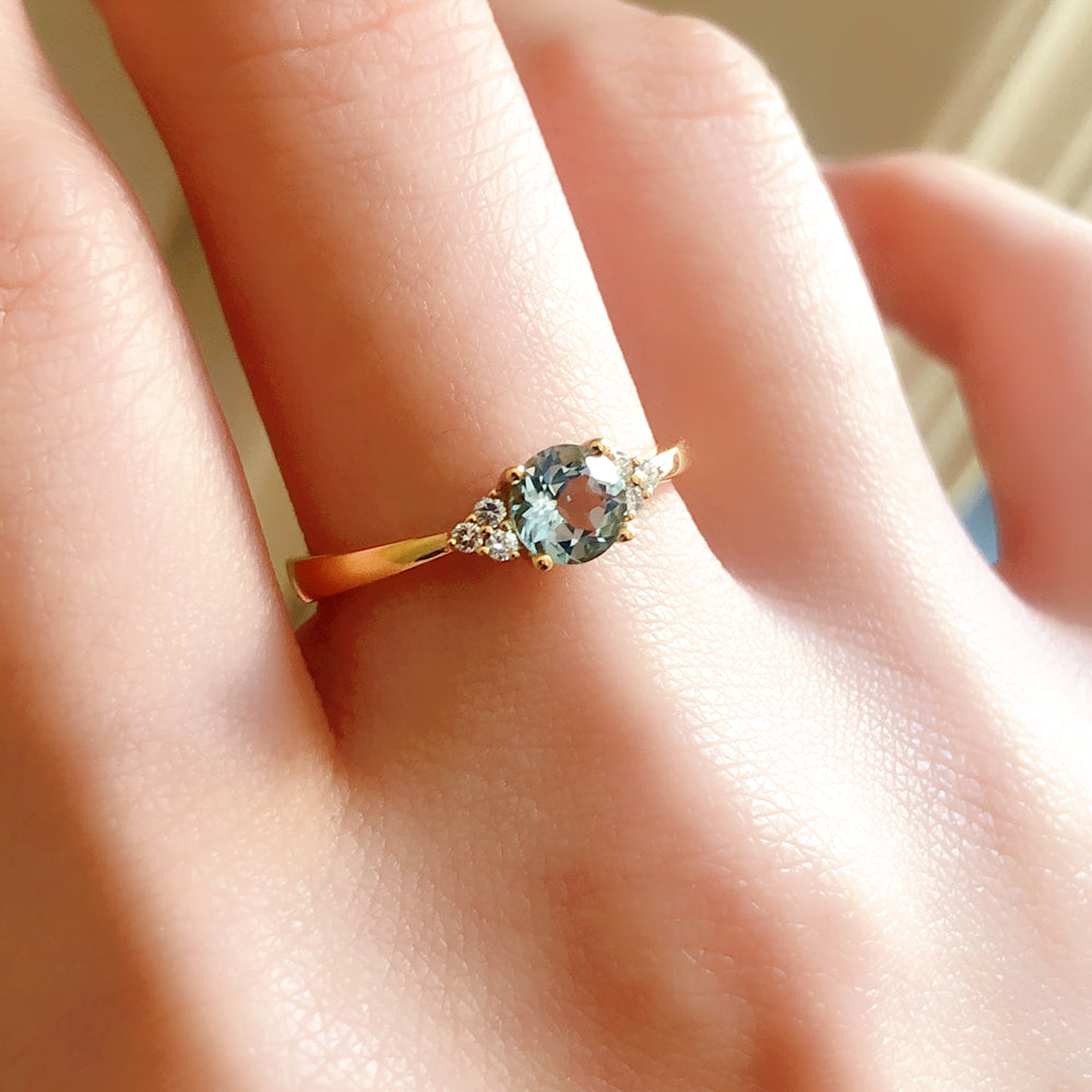 Brilliant Aquamarine and diamond ring