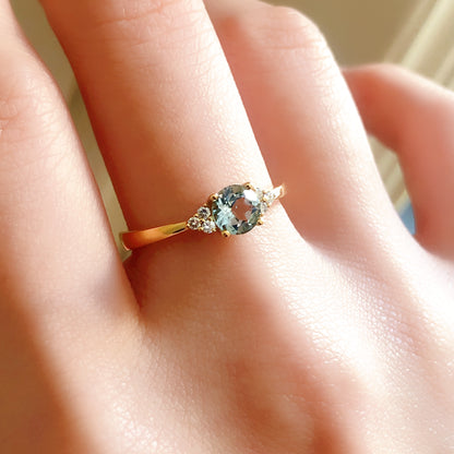 Brilliant Aquamarine and diamond ring