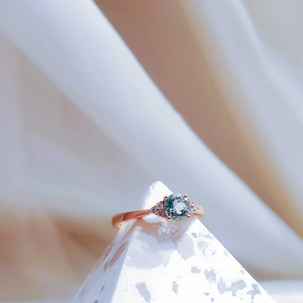 Brilliant Aquamarine and diamond ring