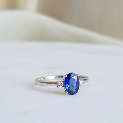 Royal Elegance Sapphire Ring with Diamond