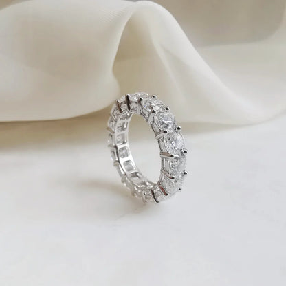 18K Accord Round Moissanite Eternity Ring