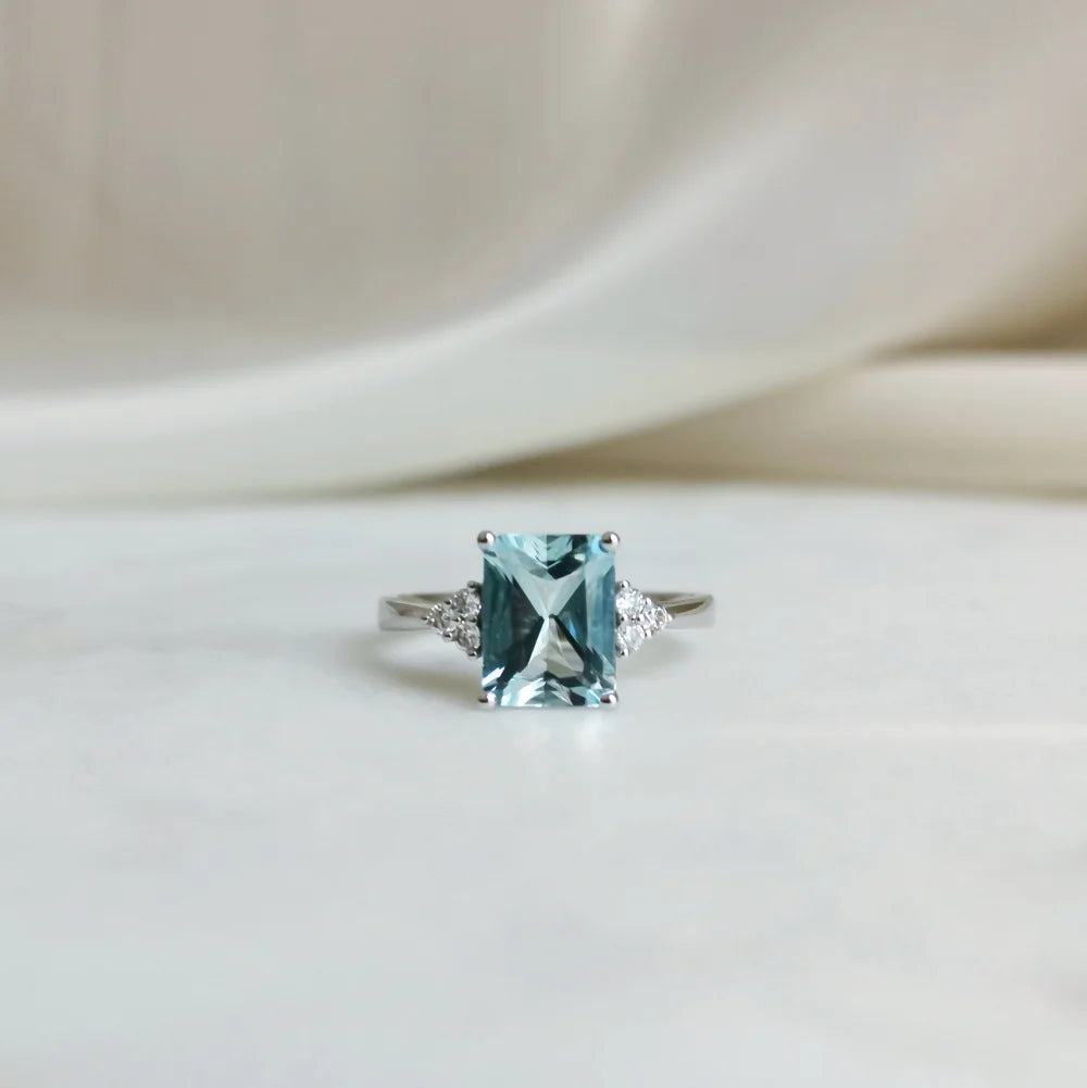 18K Aquamarine Rectangulaire Ring