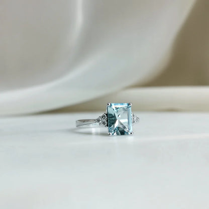 18K Aquamarine Rectangulaire Ring