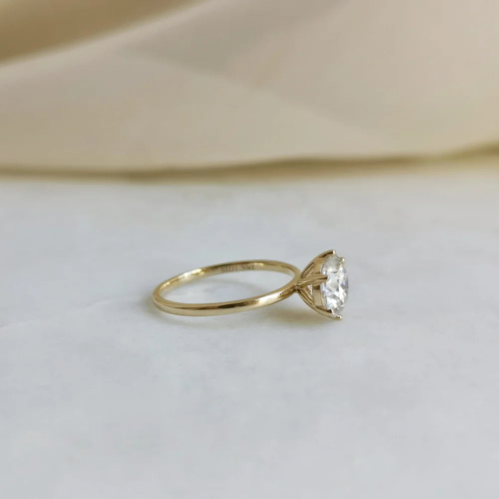 18K "The Diamond Fountain" Round Moissanite Ring