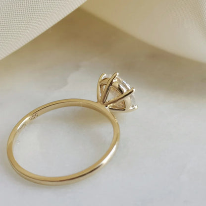 18K "The Diamond Fountain" Round Moissanite Ring