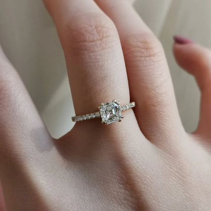 18K Symphonie Solitaire Lab-grown Diamond Ring