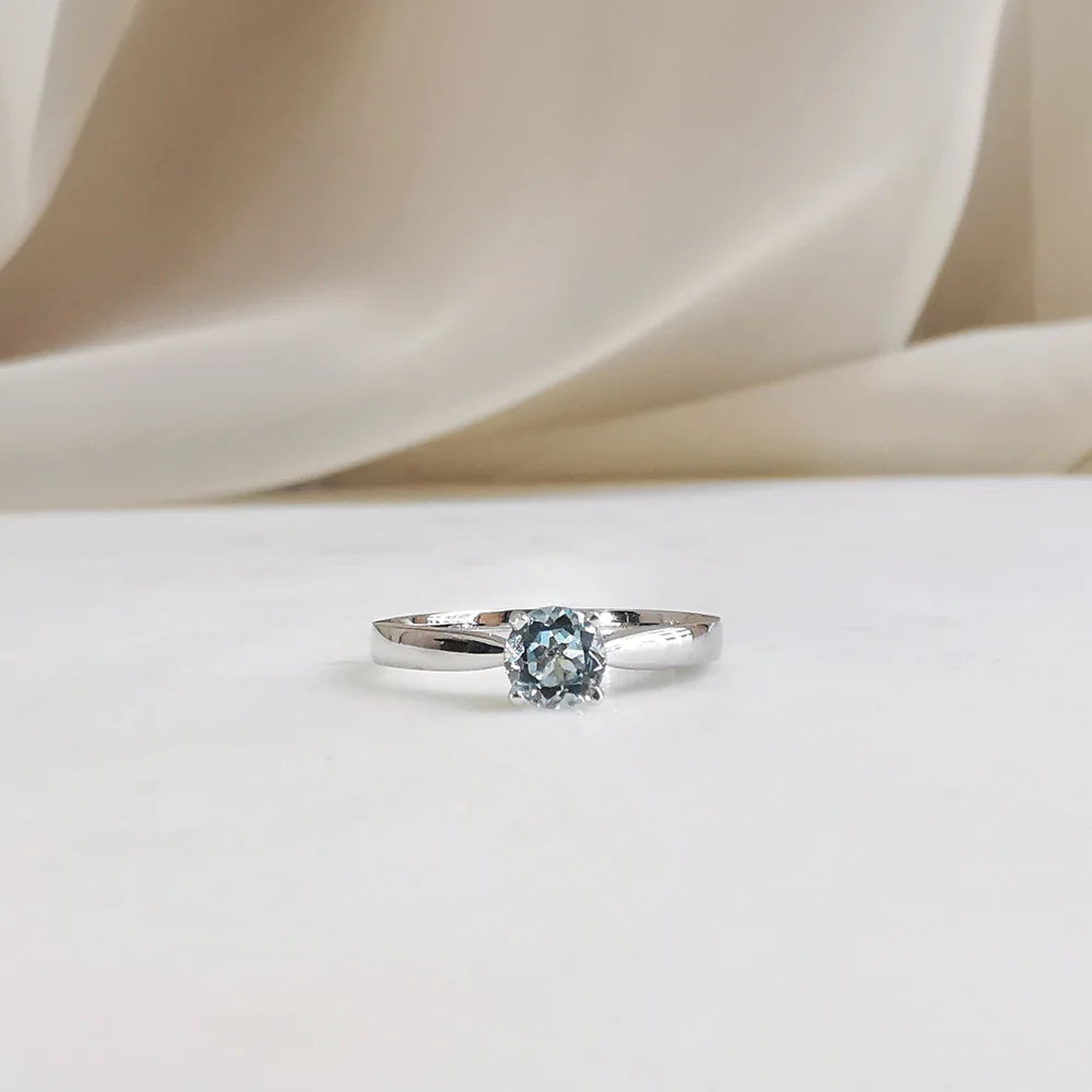 Classic round Aquamarine ring