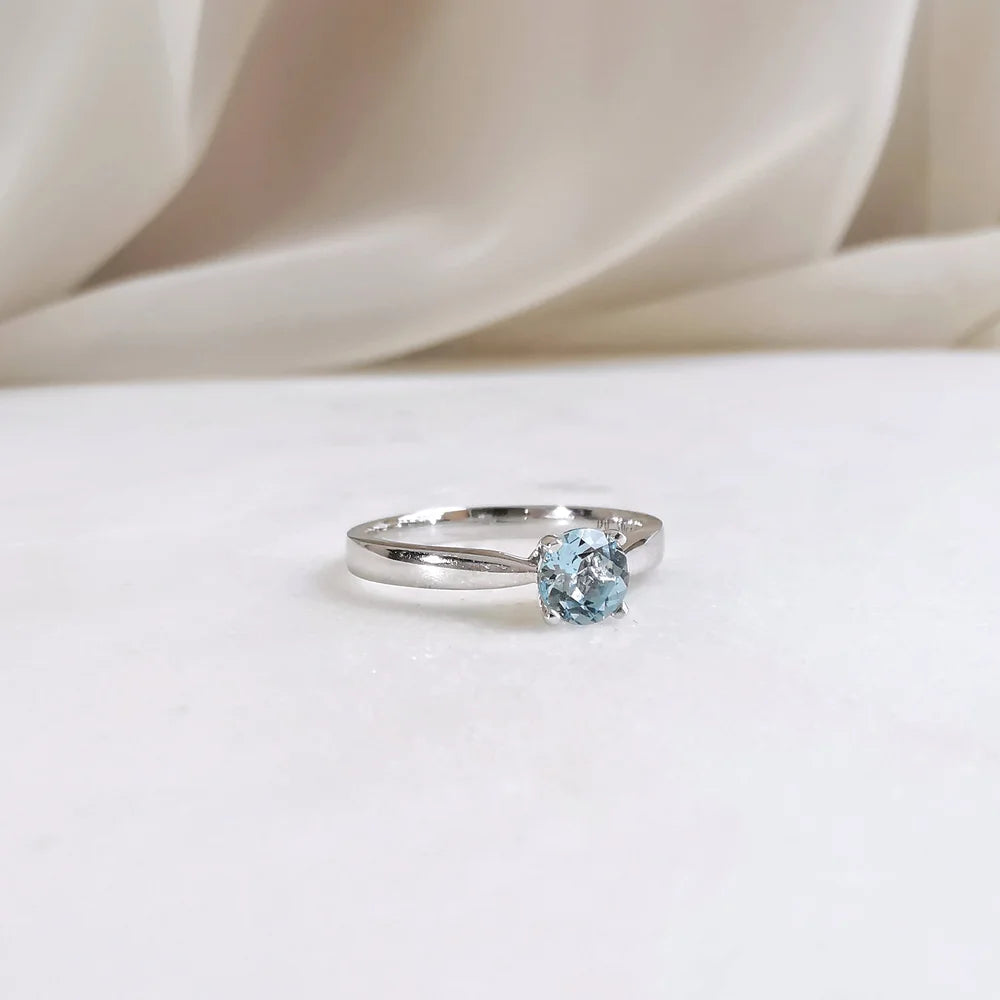 Classic round Aquamarine ring
