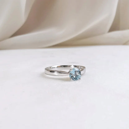 Classic round Aquamarine ring