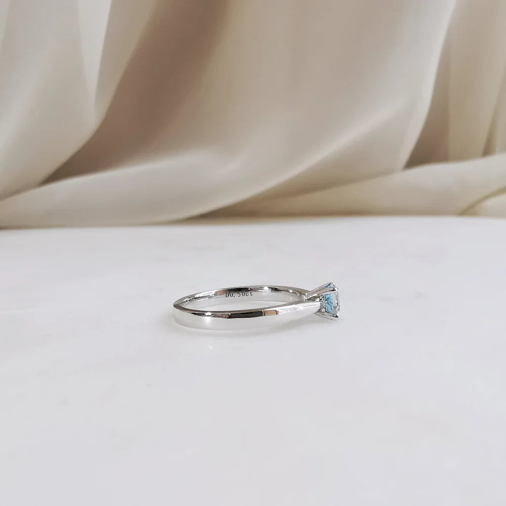 Classic round Aquamarine ring
