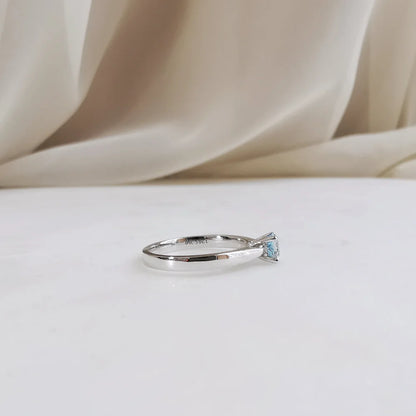 Classic round Aquamarine ring