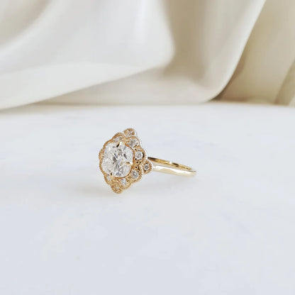 18K Moissanite Petal Ring