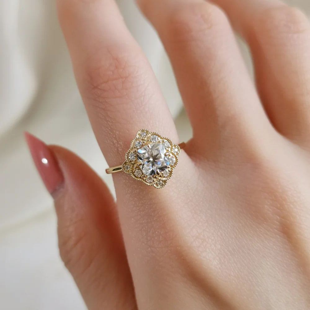 18K Moissanite Petal Ring