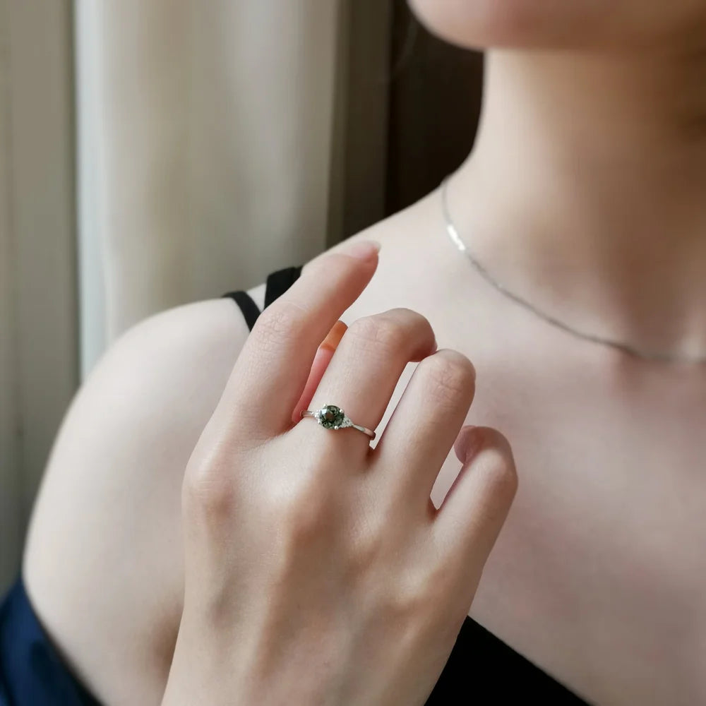 18K Round Green Sapphire Ring