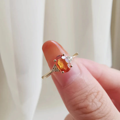18K Oval Orange Sapphire Ring