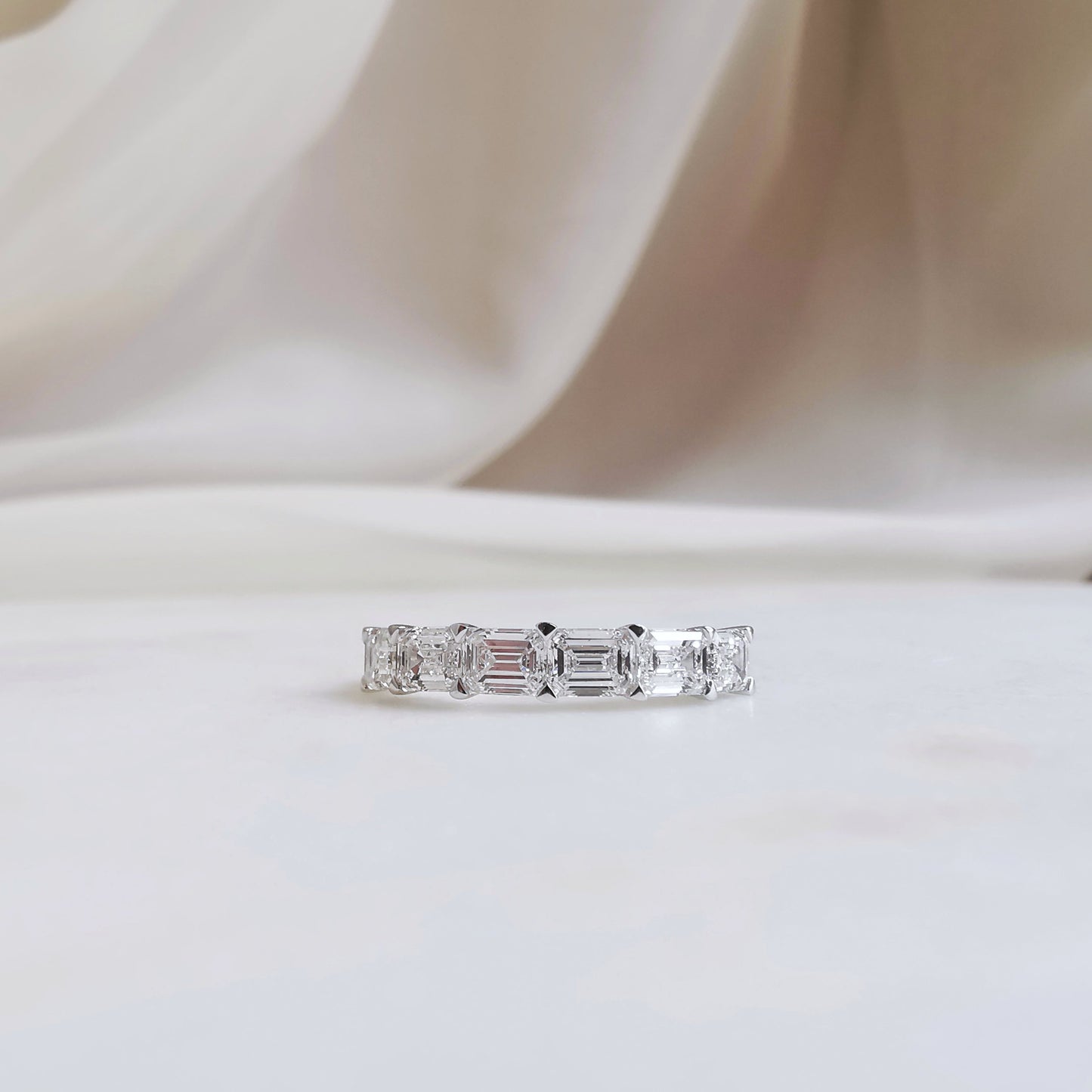 18K Emerald Cut Dimaond Band