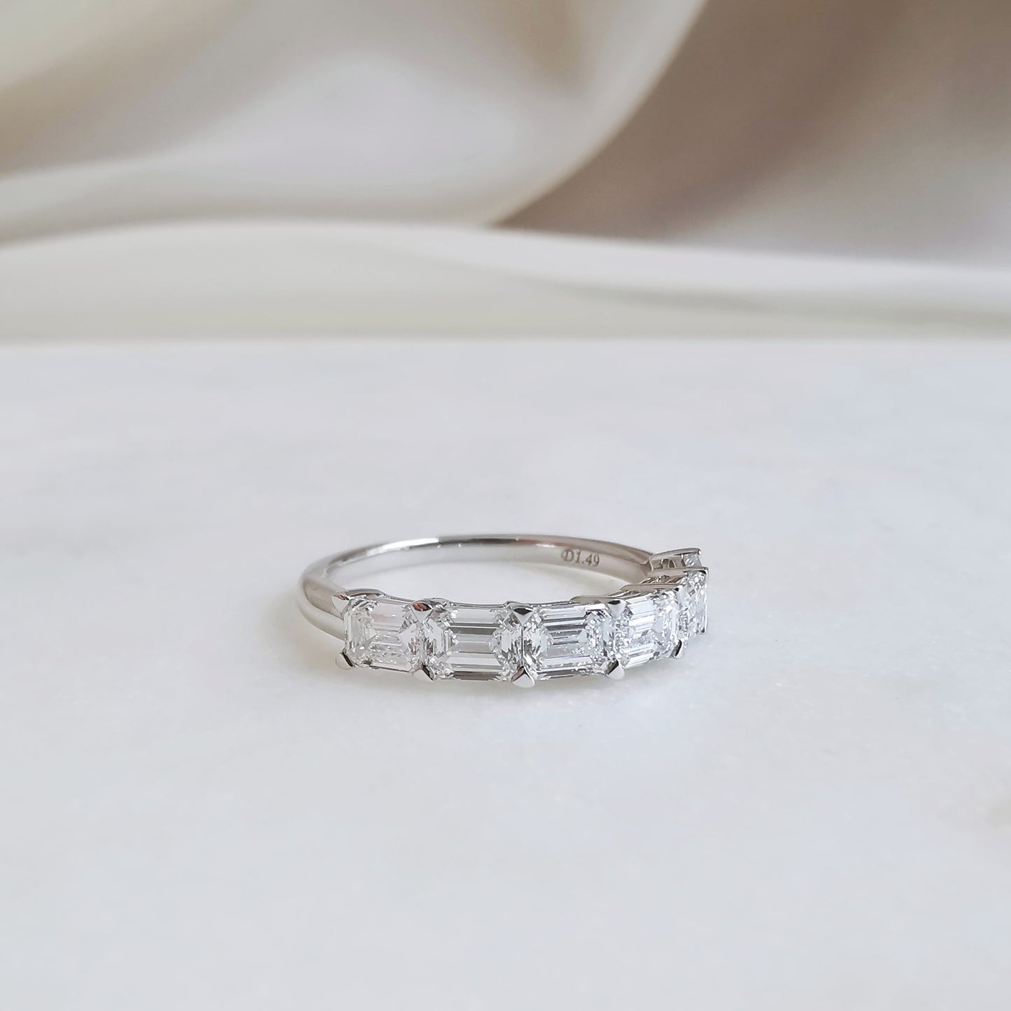 18K Emerald Cut Dimaond Band