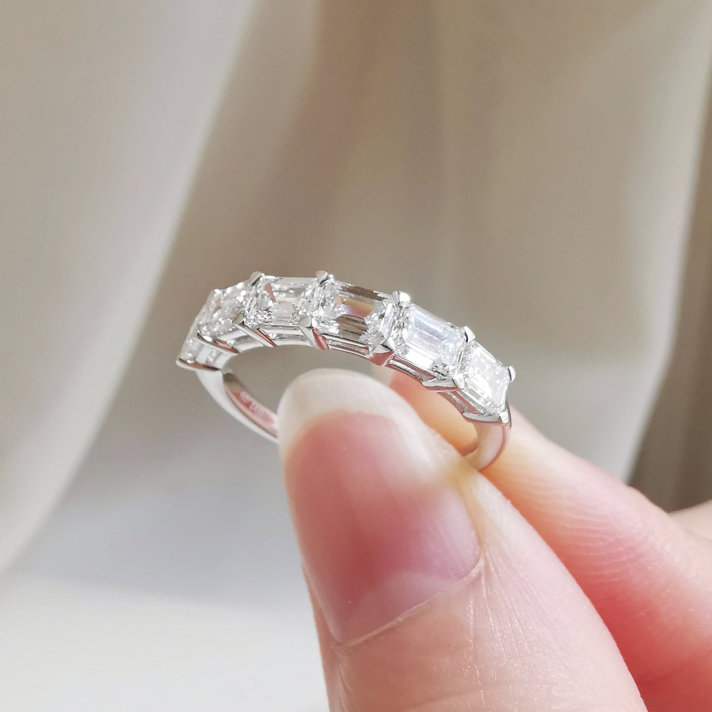 18K Emerald Cut Dimaond Band