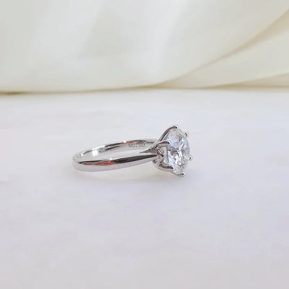 18K Journee Round Moissanite Ring