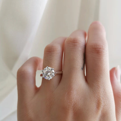 18K Journee Round Moissanite Ring