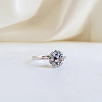 The Metalic Ring with Floating Diamond Halo