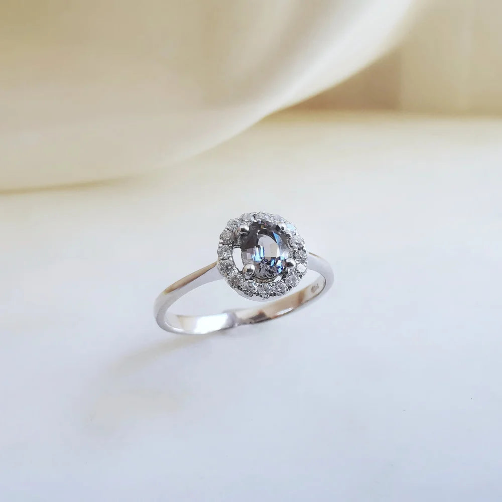 The Metalic Ring with Floating Diamond Halo