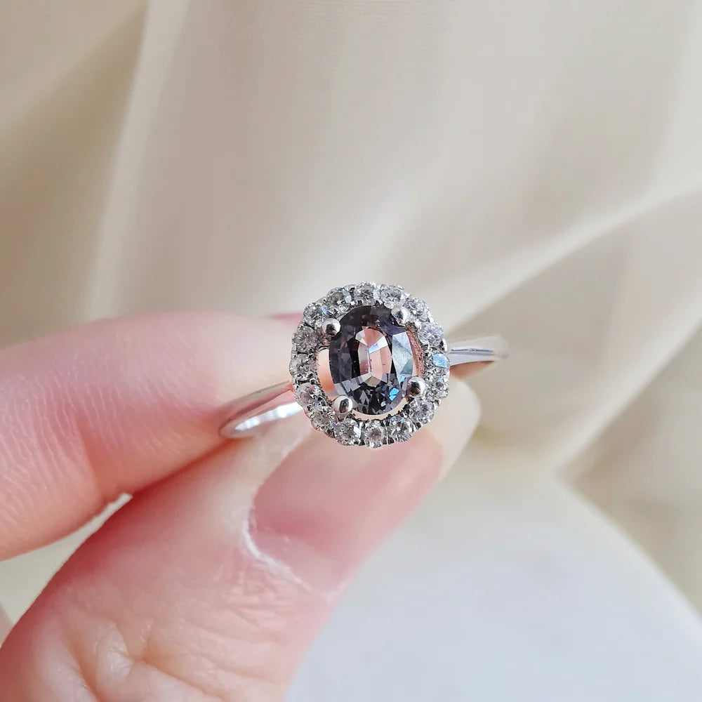 The Metalic Ring with Floating Diamond Halo