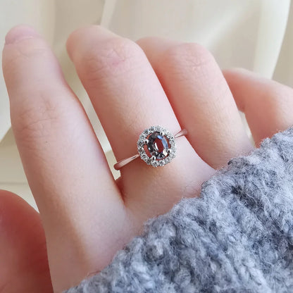 The Metalic Ring with Floating Diamond Halo