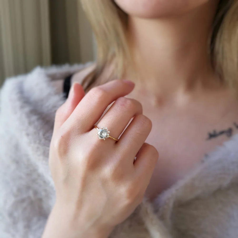 18K White Sapphire Diamond Snowflake Ring