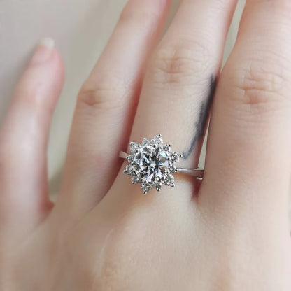 18K Snowflake Moissanite Ring