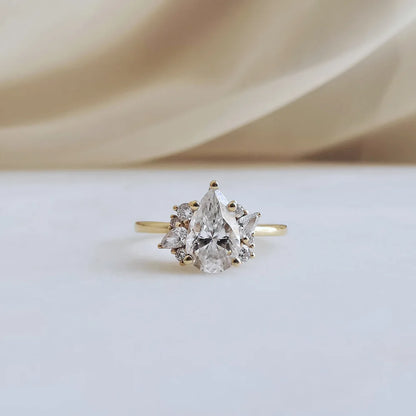 18K Vintage Pear Cut Moissanite Ring