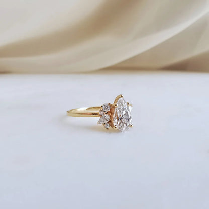 18K Vintage Pear Cut Moissanite Ring