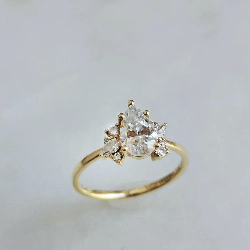 18K Vintage Pear Cut Moissanite Ring