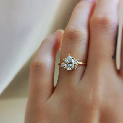 18K Vintage Pear Cut Moissanite Ring
