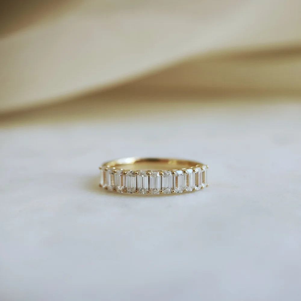 18K Kennedy Moissanite Band