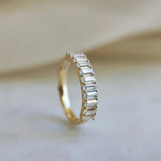 18K Kennedy Moissanite Band