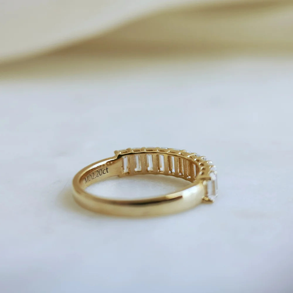 18K Kennedy Moissanite Band