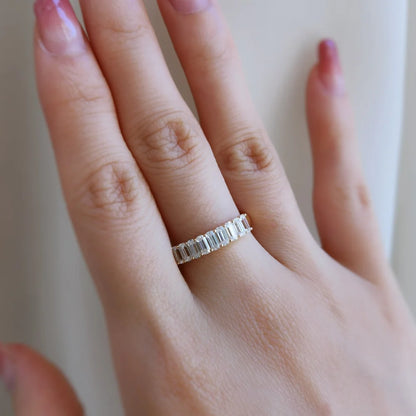 18K Kennedy Moissanite Band