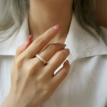 18K Kennedy Moissanite Band