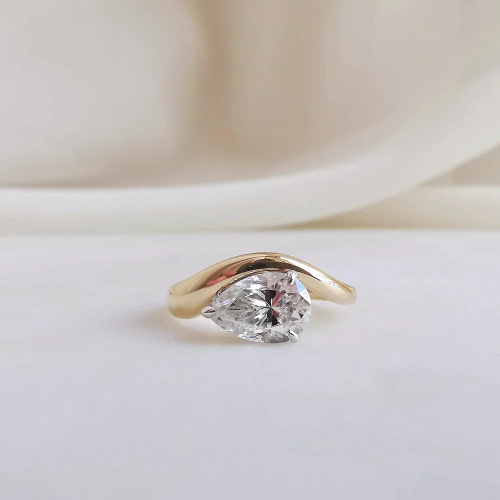 18K Apollo Pear Solid Curve Ring