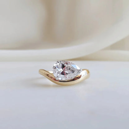 18K Apollo Pear Solid Curve Ring