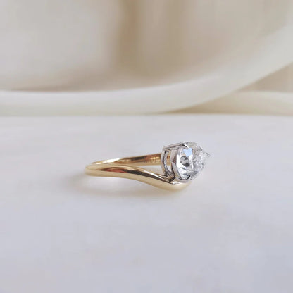 18K Apollo Pear Solid Curve Ring