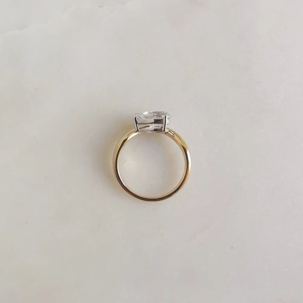 18K Apollo Pear Solid Curve Ring