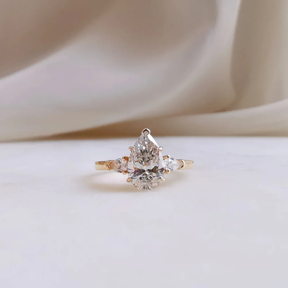 18K Freya Pear Lab-grown Diamond Engagement Ring