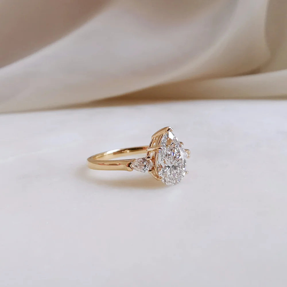18K Freya Pear Lab-grown Diamond Engagement Ring