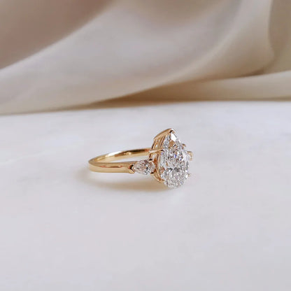 18K Freya Pear Lab-grown Diamond Engagement Ring