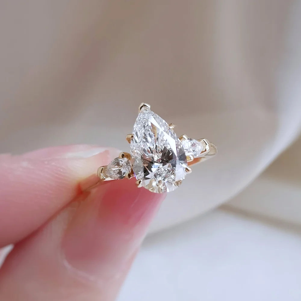 18K Freya Pear Lab-grown Diamond Engagement Ring