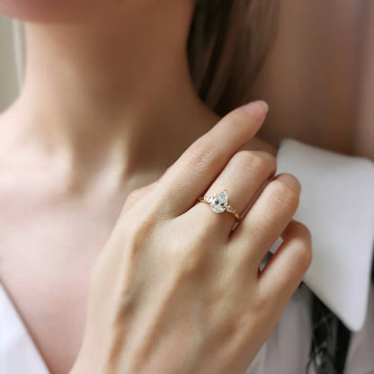 18K Freya Pear Lab-grown Diamond Engagement Ring