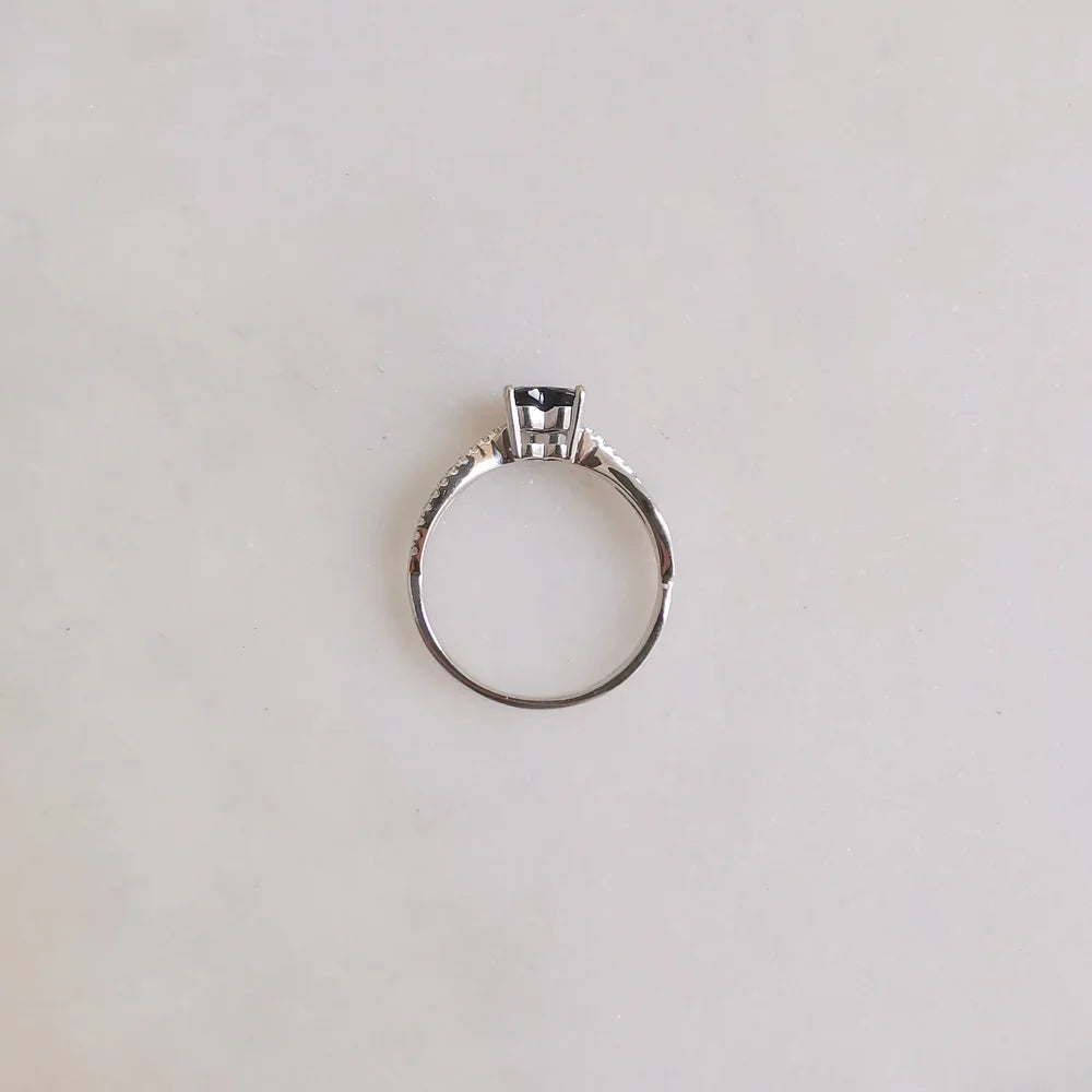 18K Heart Blue Sapphire Ring